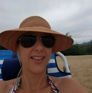 Meet your Posher, Dena